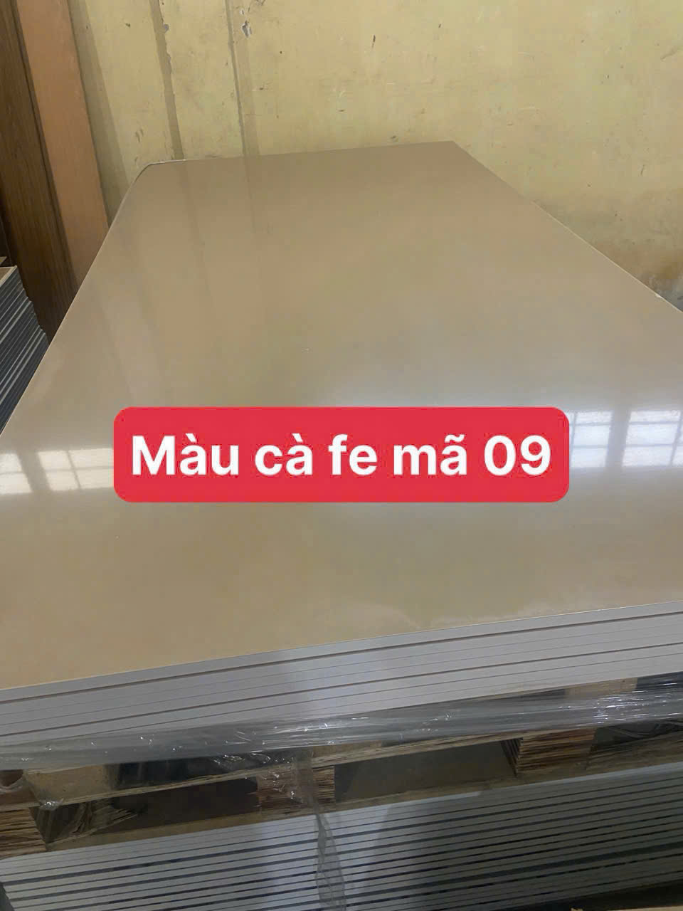 Gỗ nhựa 17 ly mặt nhựa Acrylic siêu bóng - màu café đậm (bóng) - Mã 09