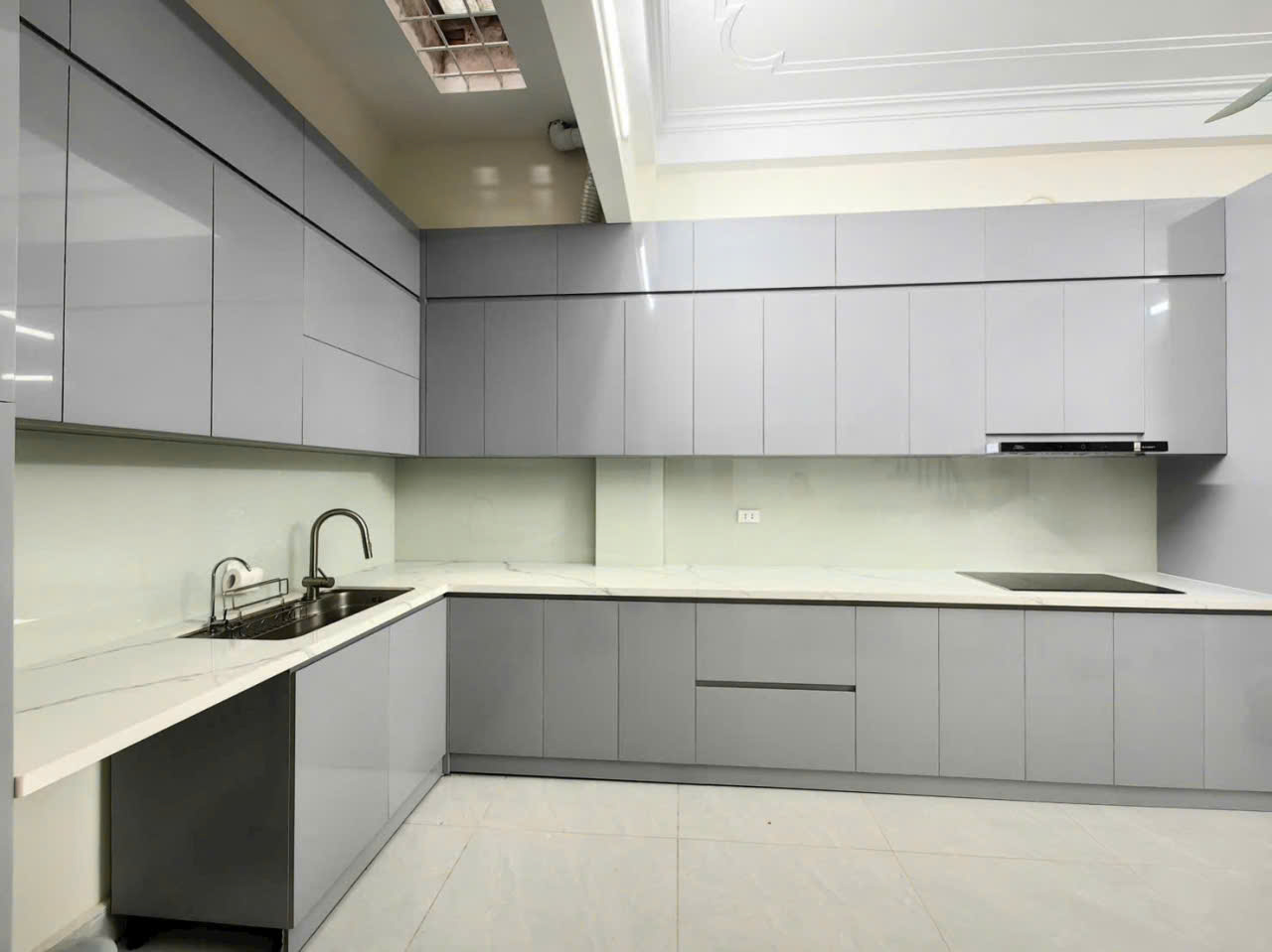 Gỗ nhựa 17 ly mặt nhựa Acrylic siêu bóng - màu ghi bóng - Mã 04