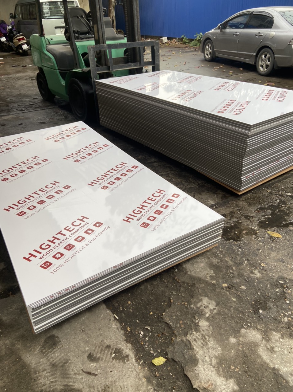 Gỗ nhựa 17 ly cốt đen than tre mặt trắng Acrylic 0.7mm