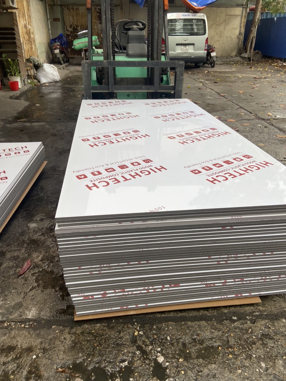 Gỗ nhựa 17 ly cốt đen than tre mặt trắng Acrylic 0.7mm