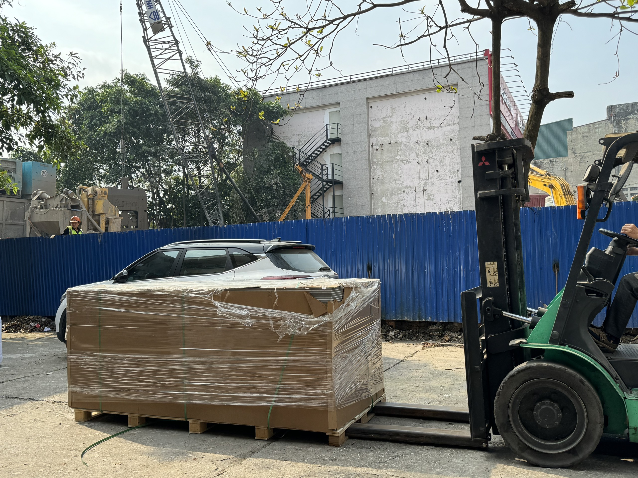 Gỗ nhựa 17 ly cốt đen than tre mặt trắng Acrylic 0.7mm