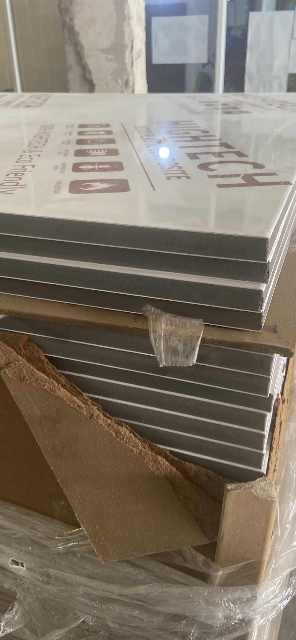 Gỗ nhựa 17 ly cốt đen than tre mặt trắng Acrylic 0.7mm