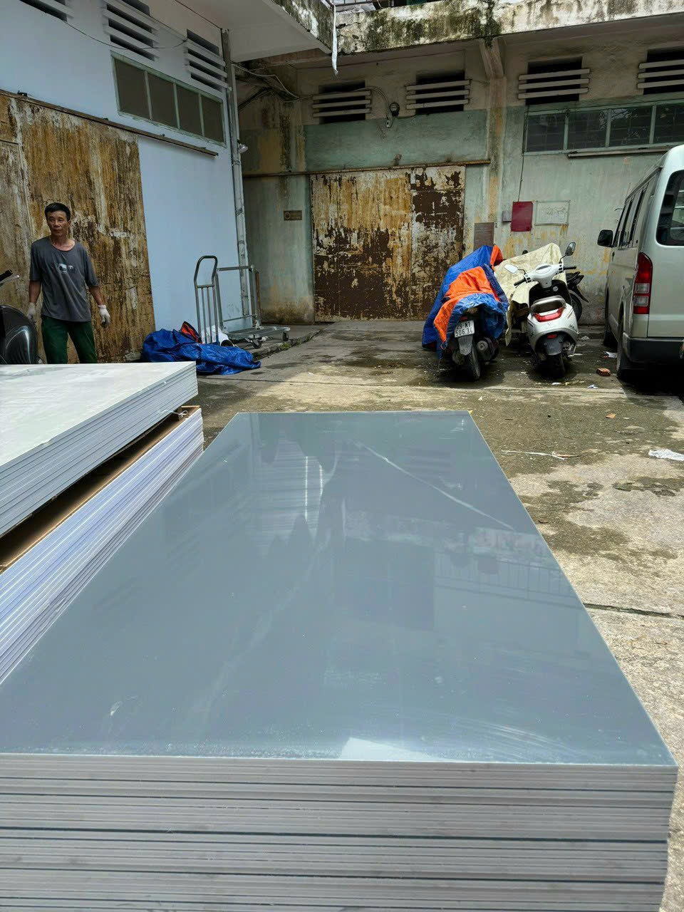 Gỗ nhựa than tre mặt nhựa Acrylic siêu bóng màu  chì