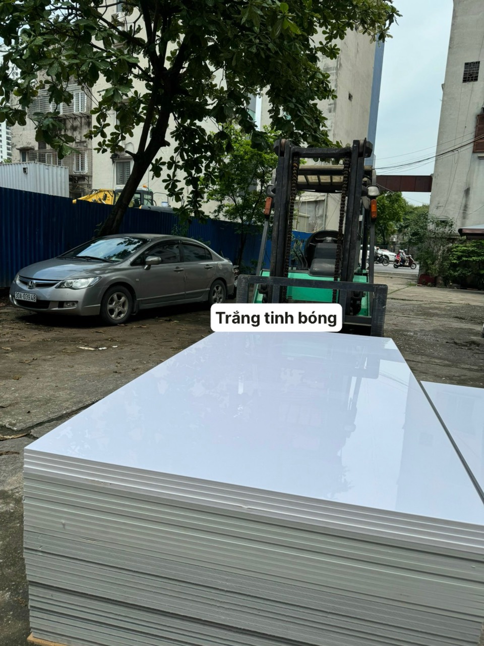 Gỗ nhựa  17 ly mặt nhựa Acrylic siêu bóng - màu trắng tinh bóng
